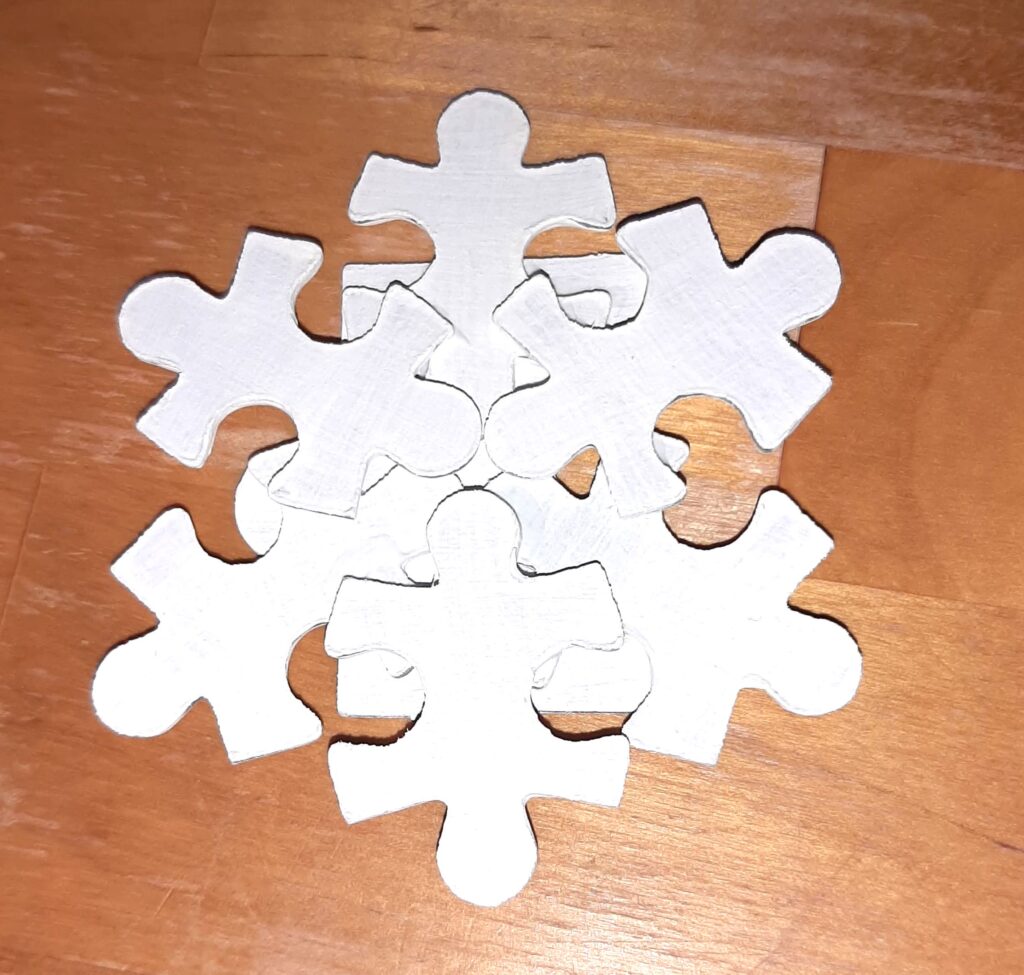 Świąteczne ozdoby DIY z puzzli